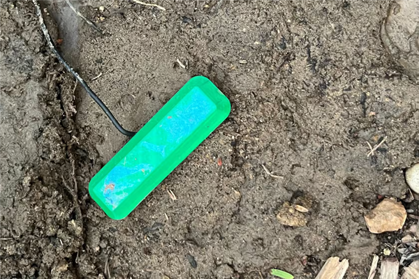 無限發(fā)電不是夢了嗎 微生物燃料電池大突破：只要土壤中有碳就行！